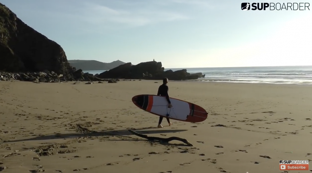 Launching a SUP in waves