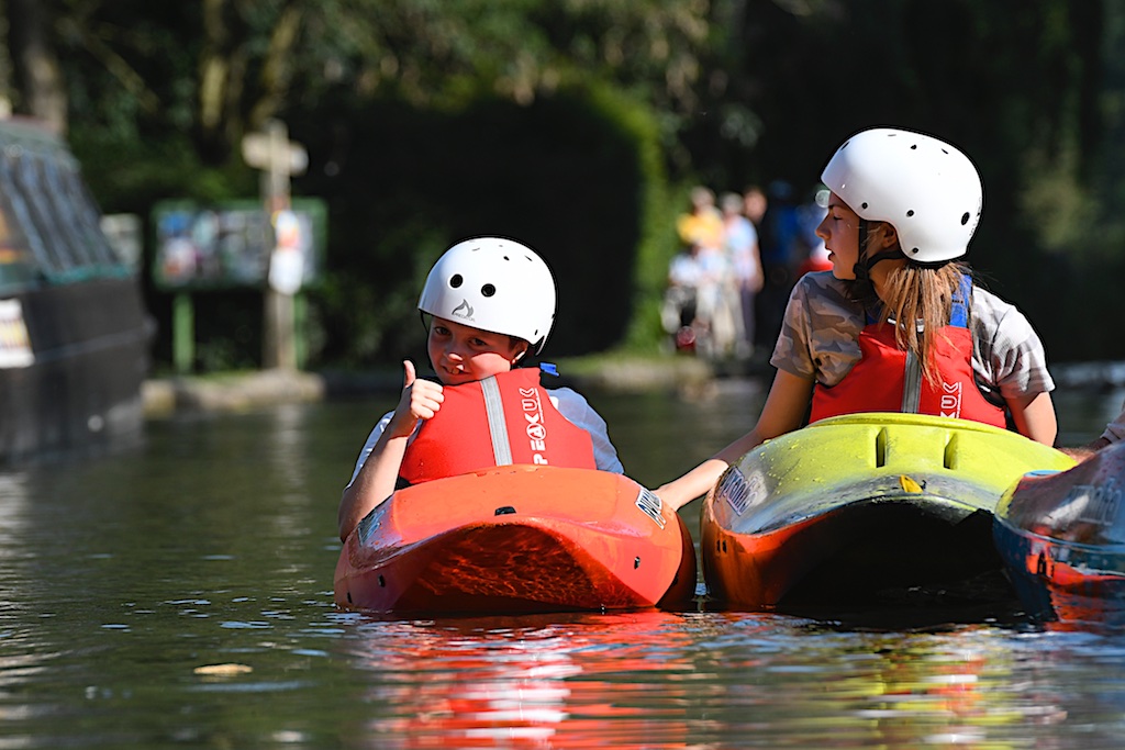 Over the August Bank Holiday weekend ( 28-30th ) local charity Paddle Peak are giving Derbyshire youngsters the opportunity to try kayaking on the Cromford Canal, free of charge as part of Cromford Mills Adventure Weekend.