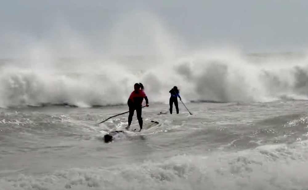 Carolina Cup Recap Video: « With big waves nuking winds and a large crowd the final day of the Sup Carolina Cup was one for the books. Thanks to all the racers that braved the conditions and put on a show to remember to the crowds on the beach. Congrats to the Champs April Zilg and Connor Baxter and to everyone who took part in this years Sup Carolina Cup 2021. »